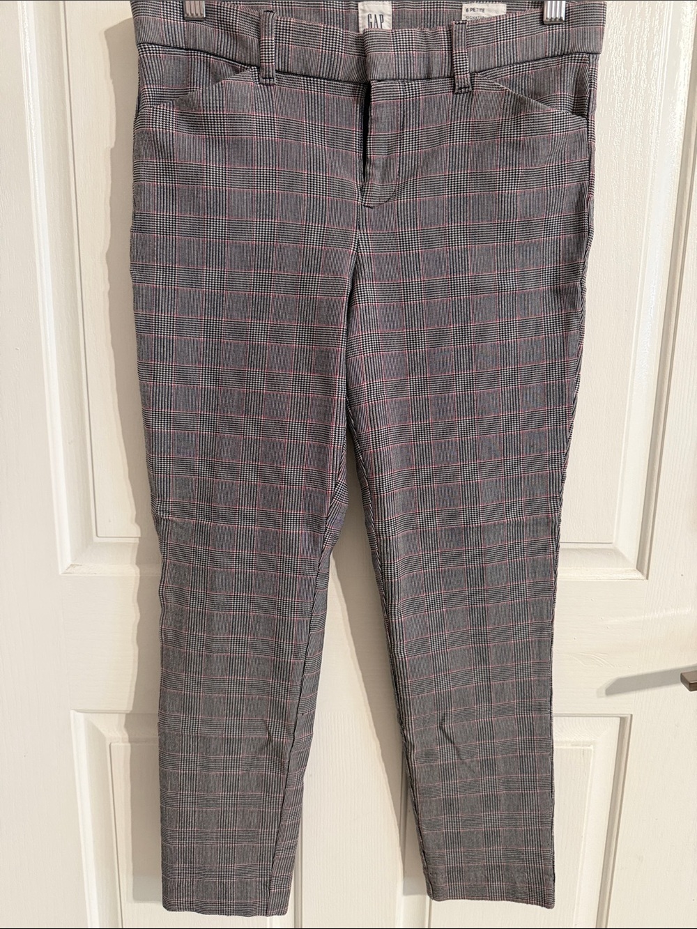 GAP women’s Gray Plaid Dress Pants with Subtle red Windowpane